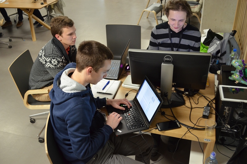 Ivars-Veckalns-un-programmateji-hakatons-rsu-lead.jpg