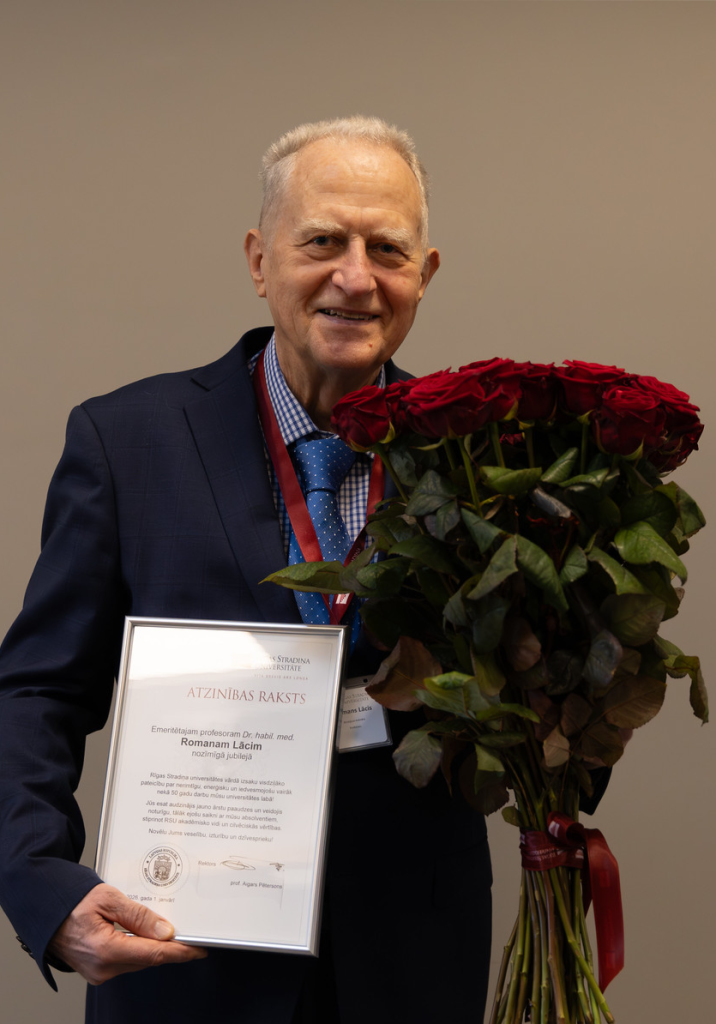romans_lacis_ar_atzinibas_rakstu.png
