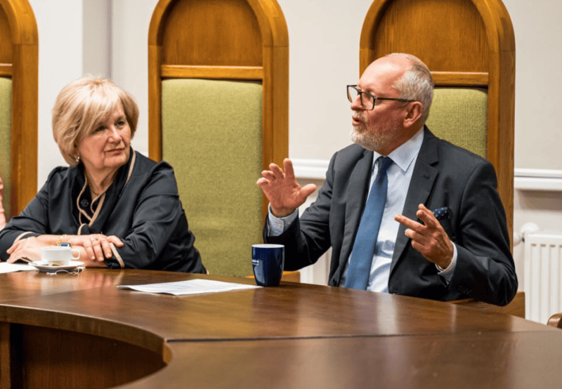 RSU valdes priekšsēdētāja Dace Gardovska un RSU rektors profesors Aigars Pētersons