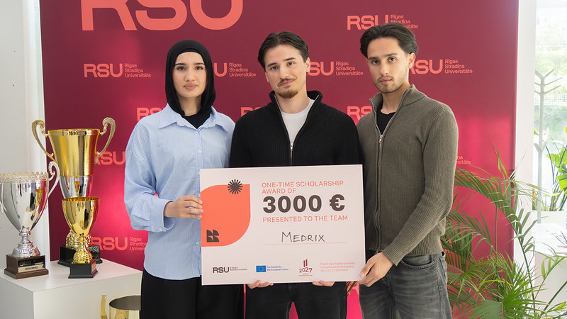Komanda Medrix pozē ar naudas balvu