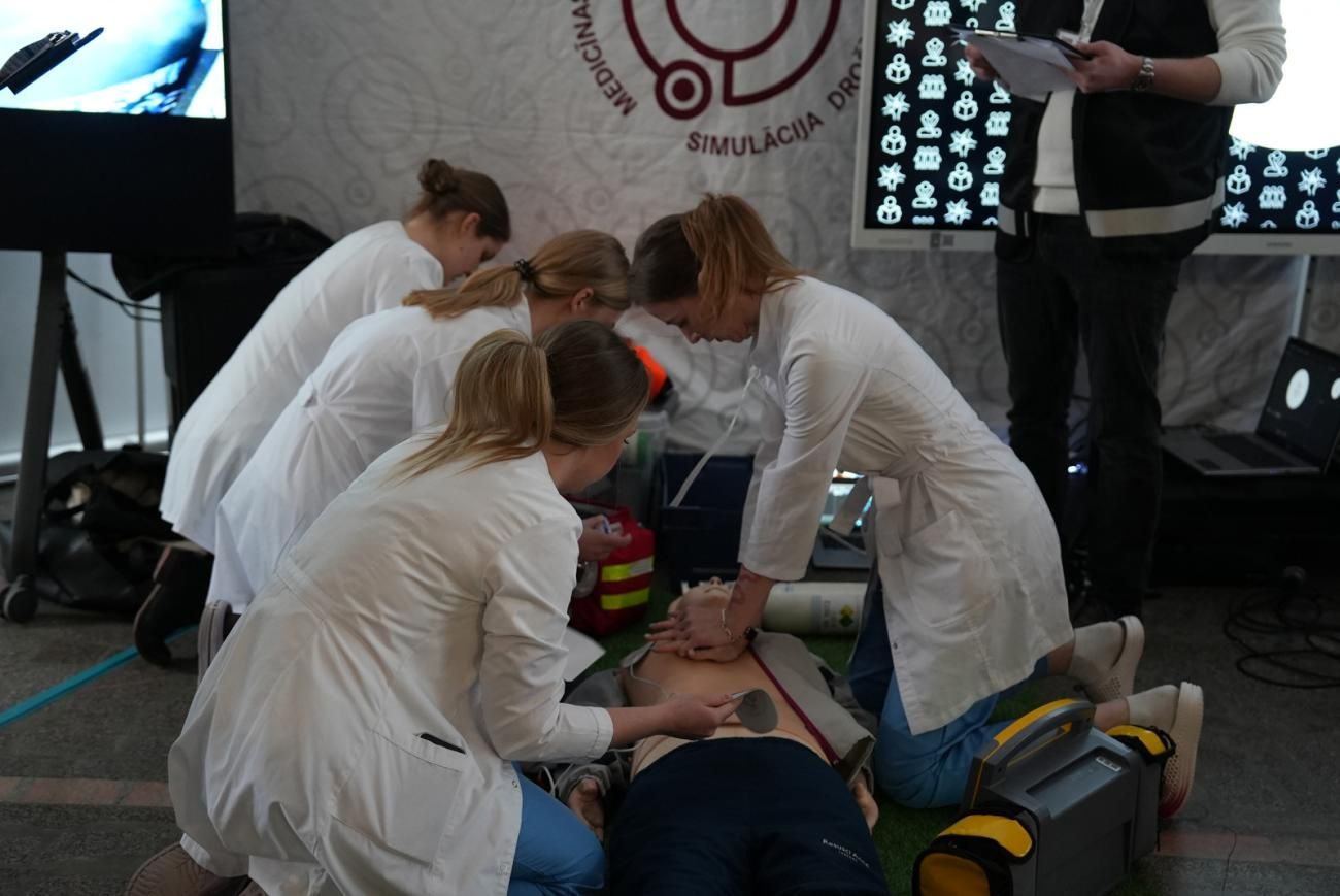 studentu sacensības reanimācijā Medical Wrestle