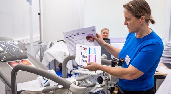 Onlayn porno ajoyib Hovuzdagi saunada jinsiy aloqa