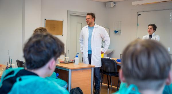 Jauno mediķu akadēmija sāk jauno sezonu. Rekordliela skolēnu interese un dažādi jauninājumi akadēmijas programmā