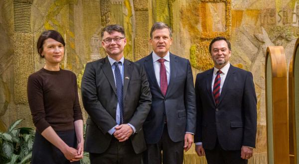 Zviedrijas vēstnieka Dāniela Ulsona vizīte RSU – dialogs ar studentiem un universitātes vadību