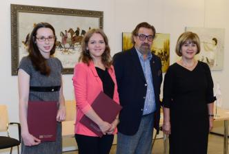 No kreisās: stipendiātes Liene Bērze un Inga Ziemele, Pētera Avena labdarības fonda valdes loceklis Aleksandrs Gafins un RSU Pediatrijas katedras vadītāja Dace Gardovska. Thumbnail