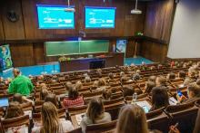 Dienviddakotas Universitātes profesora vieslekcija par omega-3 taukskābju nozīmi cilvēka organismā pulcē daudz interesentu