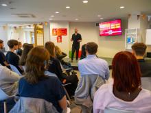 Attīsti uzņēmējdarbības prasmes un pārvērt idejas reālos risinājumos B-Space inkubācijas programmā!