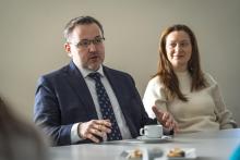 Kanādas vēstnieks viesojas Rīgas Stradiņa universitātē