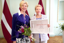 RSU profesore Tatjana Koķe saņēmusi MK Atzinības rakstu