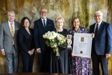 Infektoloģei Ludmilai Vīksnai pasniegta Profesora Ilmāra Lazovska balva 2020