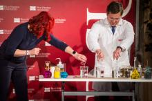 Zinātnieku nakts pārsteidza ar virtuāliem eksperimentiem, diskusijām un mūziku