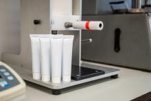 Ar selēnu pret ādas problēmām: RSU pētnieki izstrādā unikālu krēma formulu