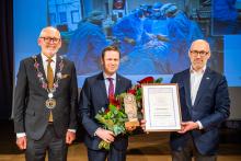 RSU prof. Pēterim Stradiņam pasniegta Paula Stradiņa balva par izcilu ieguldījumu sirds ķirurģijas attīstībā