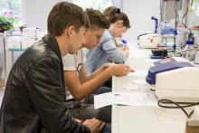 Aicinām skolēnus izmēģināt spēkus Eiropas Eksperimentālo zinātņu olimpiādē!