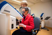 Veselības ministre vizītē iepazīst RSU simulācijas tehnoloģijas zobārstniecībā