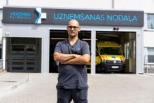 "Varu operēt arī mežā." Uģis Šolmanis par darbu Vidzemes slimnīcā un mobilajā vienībā