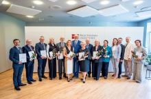 Svinīgi sveikti RSU kolēģi, kas šogad saņēmuši augstus apbalvojumus