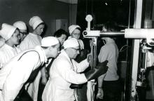 1967. RMI Student Scientific Society surgery club class. Prof. Aleksandrs Bieziņš at the X-ray machine; behind him, wearing glasses – Tamāra Čēma. 45 Vienības iela, Riga. Photo: Courtesy of Paulis Cīrulis
