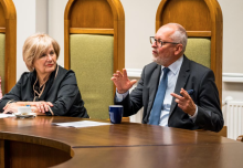 Dace Gardovska kopā ar RSU rektoru prof. Aigaru Pētersonu