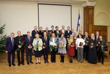 Divām RSU zinātniecēm pasniedz jaunievēlēto LZA locekļu diplomus