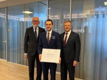 RSU vadība pateicas R. Bērziņam par ieguldījumu universitātes attīstībā